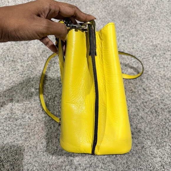 Patricia Nash Ledra Yellow Tooled Leather Bucket Bag  Chain Strap Crossbody - Picture 8 of 12